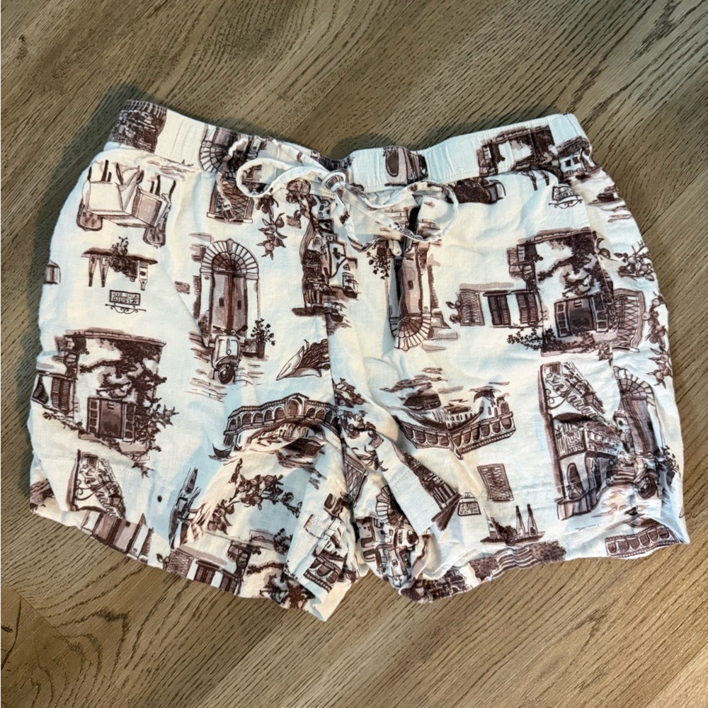 Abercrombie & Fitch White Shorts with Brown Scenic Print